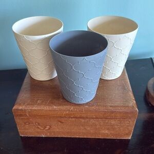 Set of 4 plastic plant pots